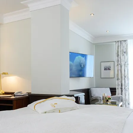 Colombi Hotell 5*